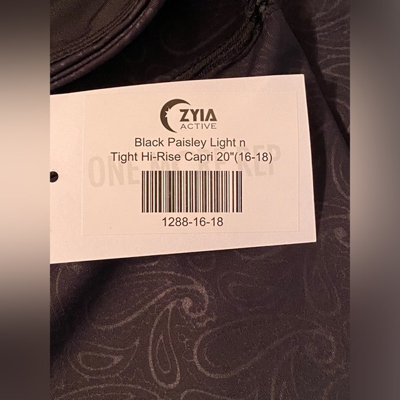 Zyia Paisley  print legging NWT size 16-18 light n tight Capri hi rise 20” - Picture 3 of 8